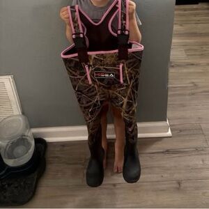 HISEA Kids Camo Waders with Pink Accents